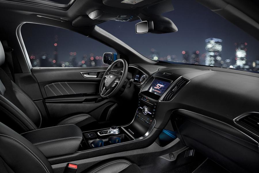 Интерьер Ford Edge ST 2018 года  (LA) (фото 2 из 32)